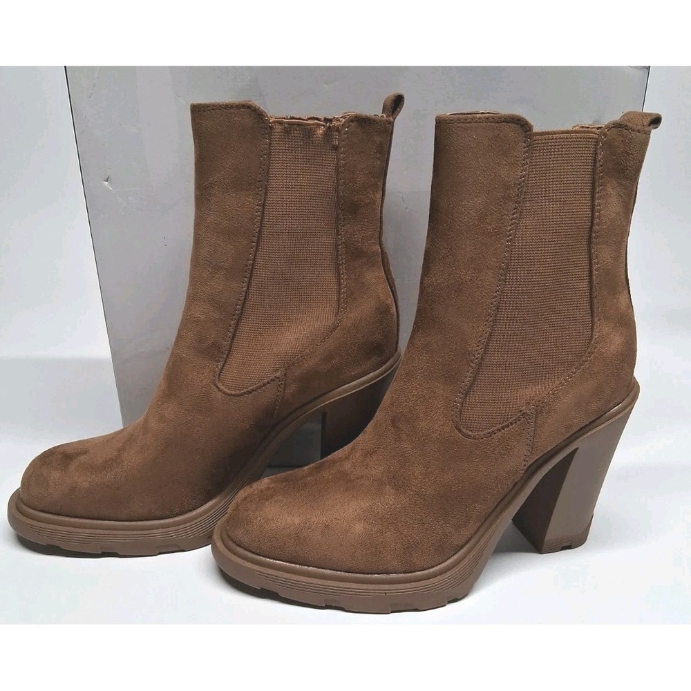 Nine West Size 8M Women's REAM2 Faux Suede Chelsea Boots NIB *READ*